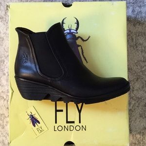 💖NIB size 7 Fly London booties💖
